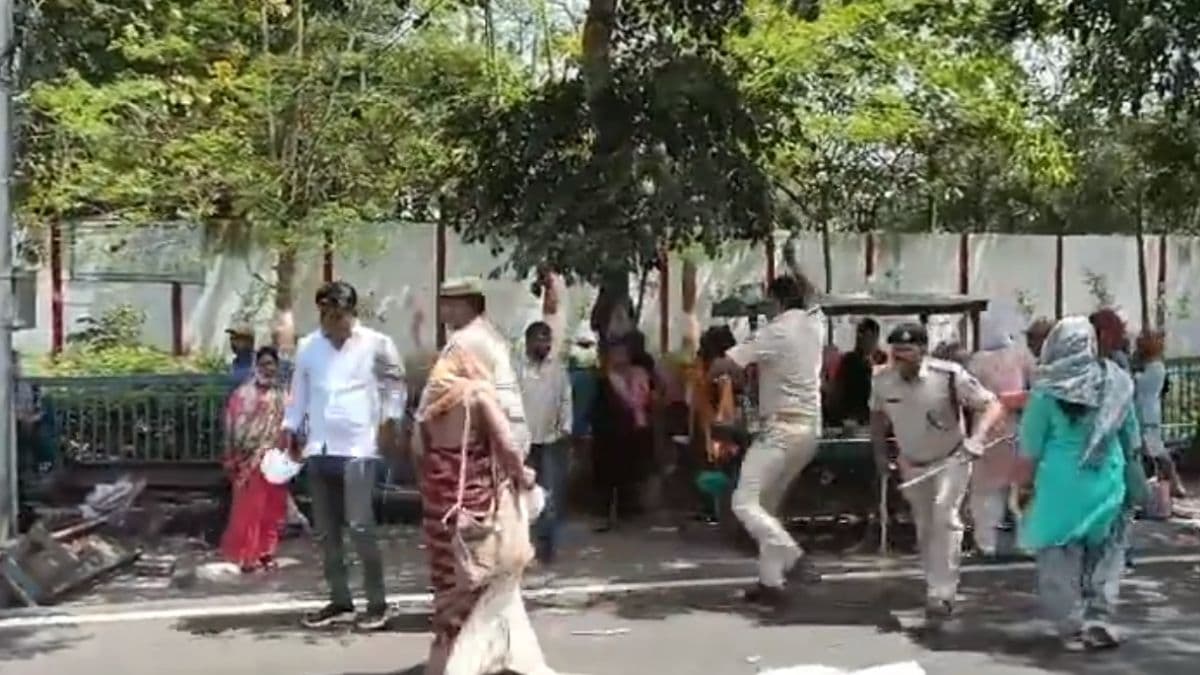 'मारो, इन सबको मारो', परमानेंट नौकरी की मांग कर रहे शिक्षकों पर टूट पड़ी बिहार पुलिस, वीडियो वायरल