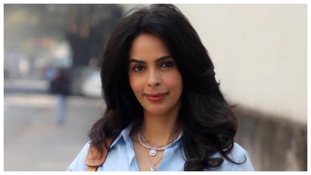 Ishaan Khattar की मां नहीं बनेंगी Mallika Sherawat! लास्ट मूमेंट पर काम करने से किया इंकार