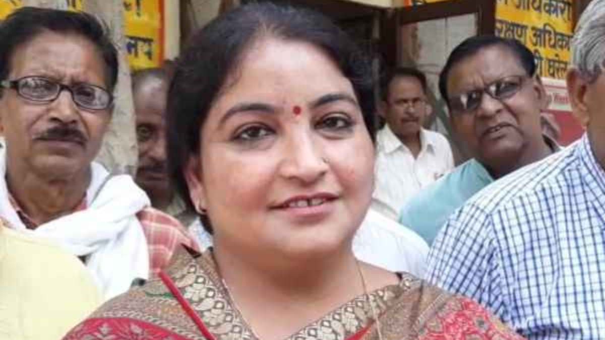 UP की इस सीट पर रोमांचक हुआ मुकाबला, BJP प्रत्याशी की पत्नी ने चुनाव मैदान में ठोकी ताल