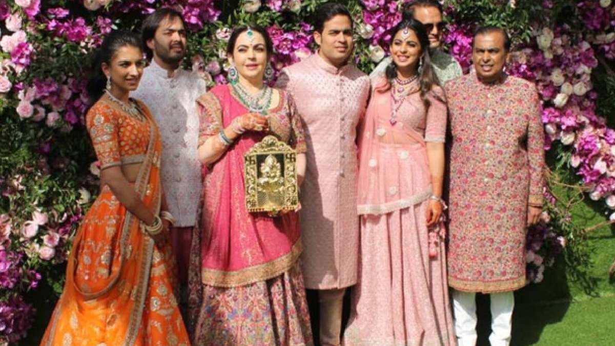 अंबानी परिवार में सबसे कम और ज्यादा पढ़ा-लिखा कौन? नीता के पास पढ़ाई के साथ डांस की डिग्री