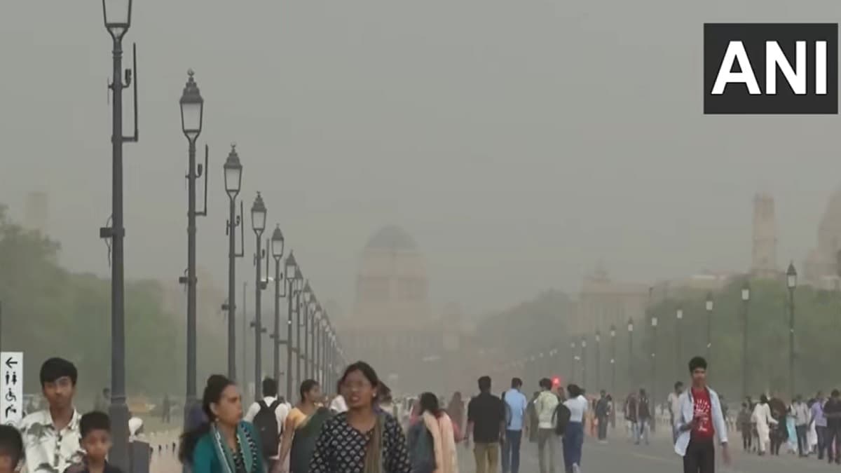 दिल्ली-NCR में बदला मौसम का मिजाज, 22 उड़ानें डायवर्ट, जानें आपके इलाके में कैसा है Weather