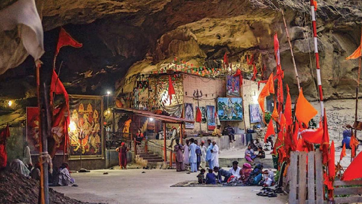 पाकिस्तान में 'वैष्णो देवी' जैसा मंदिर, अमरनाथ से ज्यादा मुश्किल है रास्ता, दुनियाभर से आते हैं लोग