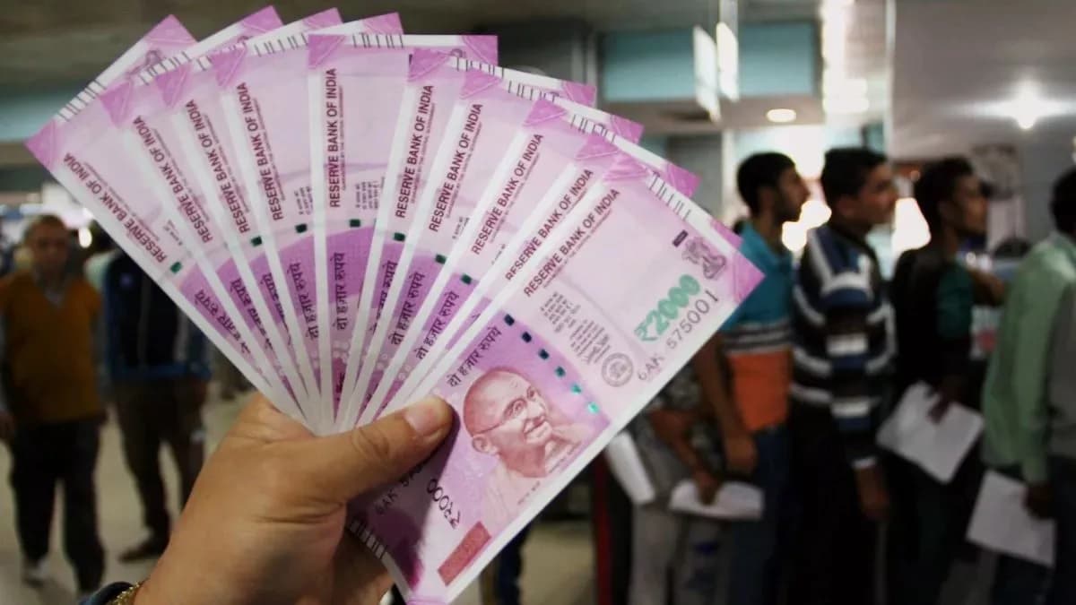 2000 के नोटों को लेकर सामने आया बड़ा स्कैम, वापसी पर महिलाओं को मिल रहे 300 रुपये