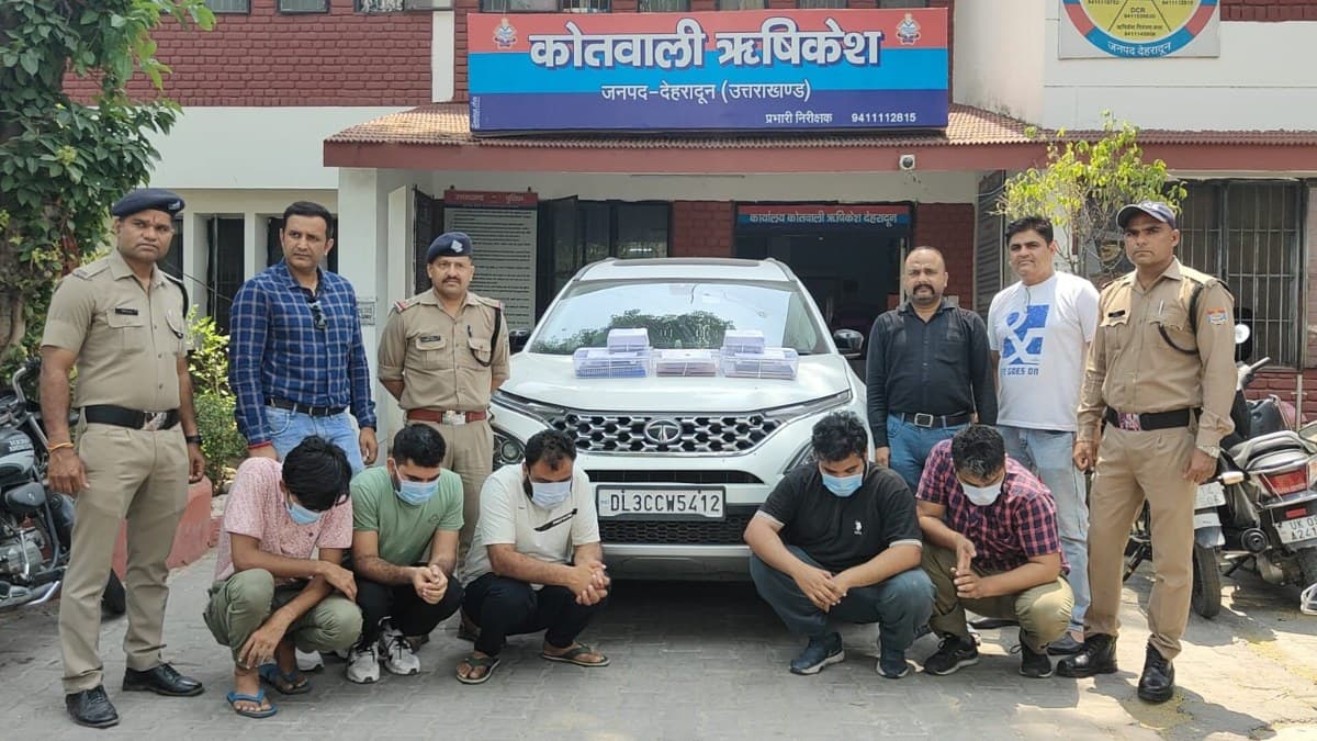 उत्तराखंड में AIIMS परीक्षा में नकल कराते 2 डाॅक्टरों समेत 5 अरेस्ट, 50 लाख रुपए में हुई थी डील