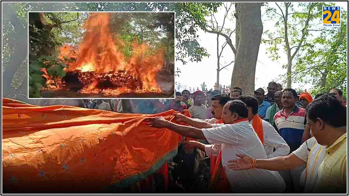 एक चिता पर 17 लाशें, सुहागिनों की लाल जोड़े में विदाई, रोते-बिलखते बच्चे; छत्तीसगढ़ हादसे के मृतकों का अंतिम संस्कार