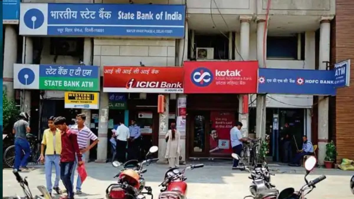 किसान के खाते में आ गए 99 अरब 99 करोड़ रुपये, बैंक कर्मचारियों की हालत हो गई खराब