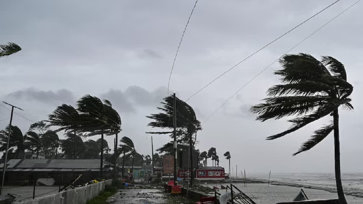 50KM रफ्तार वाला तूफान, भारी बारिश...बंगाल के लिए चेतावनी, दिल्ली समेत पूरे देश में कैसा रहेगा मौसम?