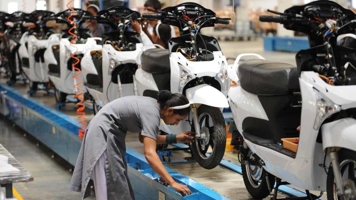 OLA और Ather के इन EV Scooters के दीवाने हैं यंगस्टर्स, इनमें फीचर्स ही कुछ ऐसे; जानें कीमत 