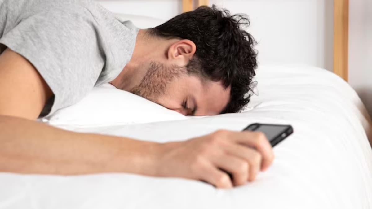 करवट बदल-बदलकर होते हैं परेशान? सुकून भरी नींद के लिए अपनाएं 5 उपाय