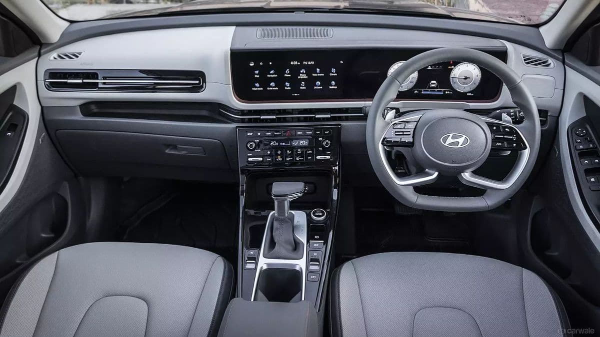 तगड़े फीचर्स के साथ आती है ये 7 Seater Car, ऑटोमैटिक ट्रांसमिशन और पैनोरमिक सनरूफ
