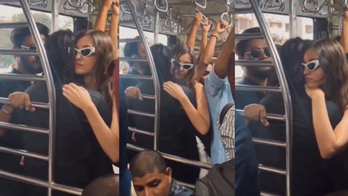 मेट्रो के बाद अब लोकल ट्रेन की बारी! खचाखच भरी ट्रेन में चिपककर यात्रा करते कपल का वीडियो वायरल