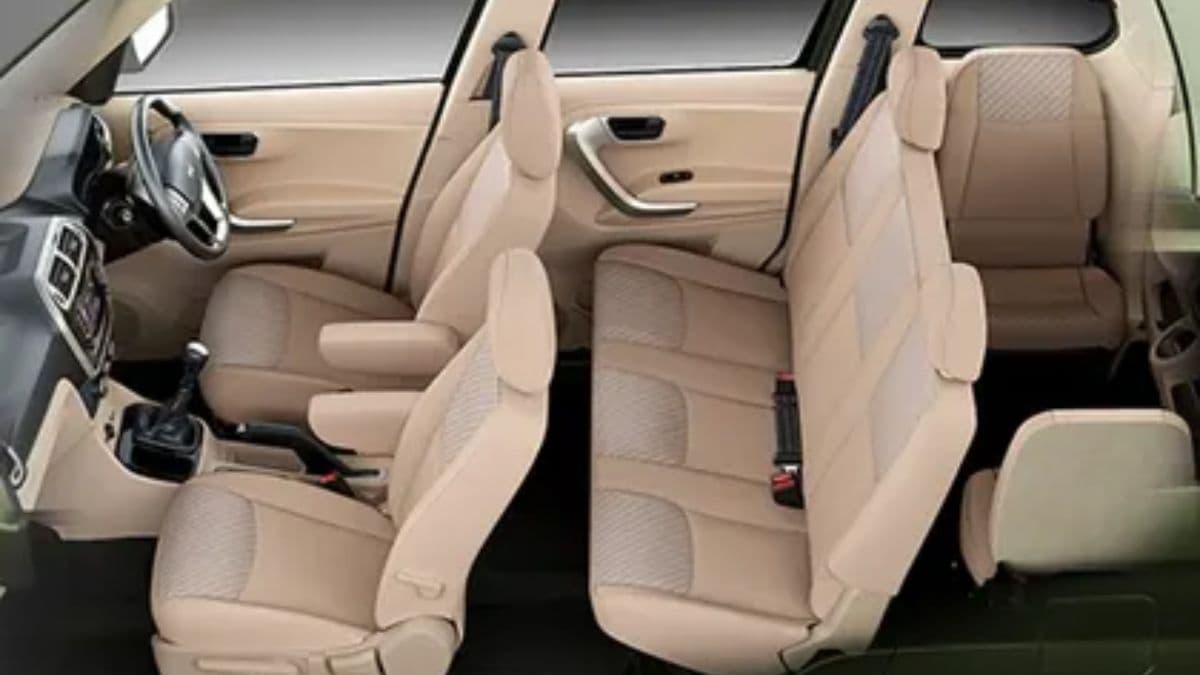 Mahindra की इस 7 Seater कार का सड़क पर अलग ही 'रौब', 12 लाख है कीमत