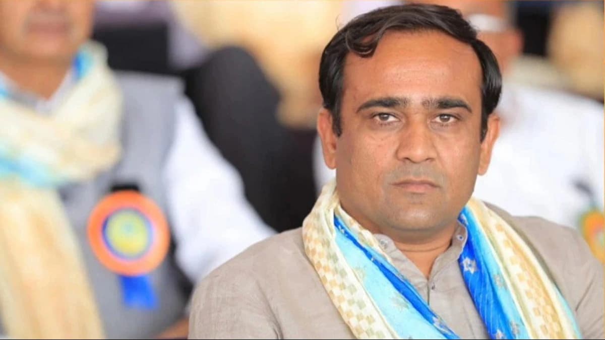'स्वयंभू नेता चला रहे पार्टी... पहले मुझे धोखा दिया', 20 दिन बाद सामने आया गुजरात कांग्रेस का लापता उम्मीदवार