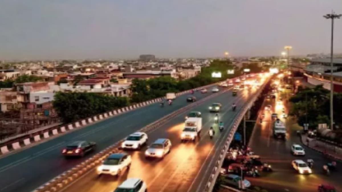 ऑफिस के लिए नोएडा जाना है तो घर से पहले निकलें, बंद हुआ ये फ्लाईओवर!