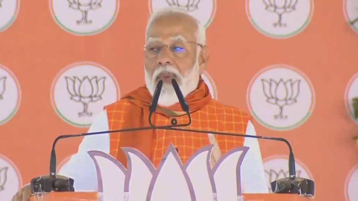 'बाबा साहब आंबेडकर से नफरत करती है कांग्रेस', MP के धार में गरजे पीएम मोदी