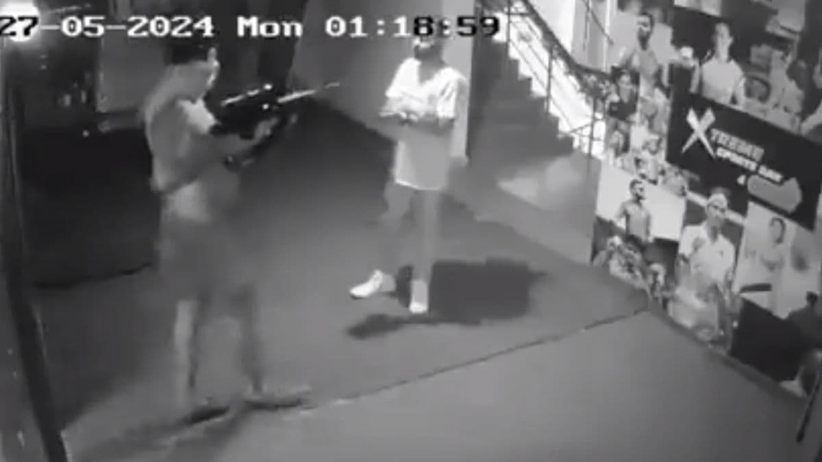रांची के बार में मर्डर की लाइव फुटेज वायरल, मामूली सी बात पर सीने में उतार दी गोली