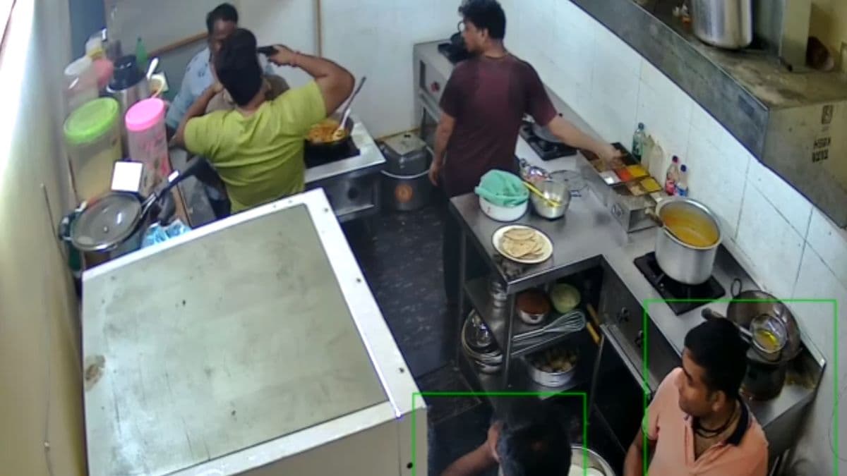 रेस्टोरेंट में घुसकर कर्मचारी पर तान दी बंदूक, दबंग का वीडियो हो रहा वायरल