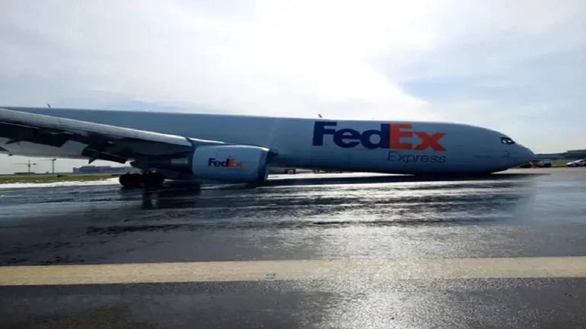 टला बड़ा हादसा: लैंड करने से तुरंत पहले फेल हुआ FedEx बोइंग के प्लेन का लैंडिंग गियर