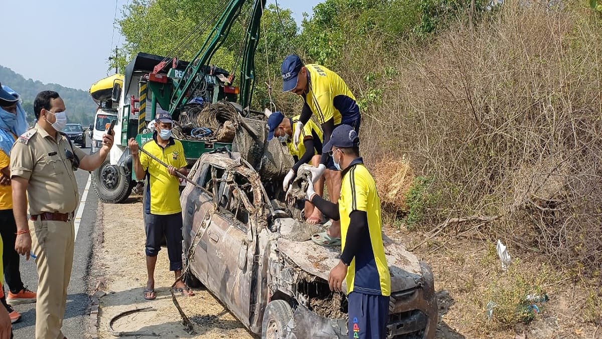 कत्ल या हादसा! दो साल बाद नहर में मिली कार, पिता का कंकाल बरामद; बेटे का शव पहले मिल चुका
