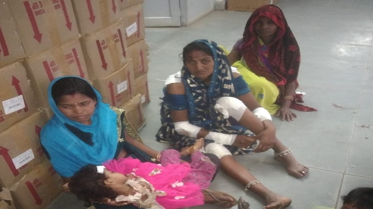 भक्तों से भरी पिकअप पलटी, 25 घायल 9 की हालत गंभीर, मध्य प्रदेश में बड़ा हादसा