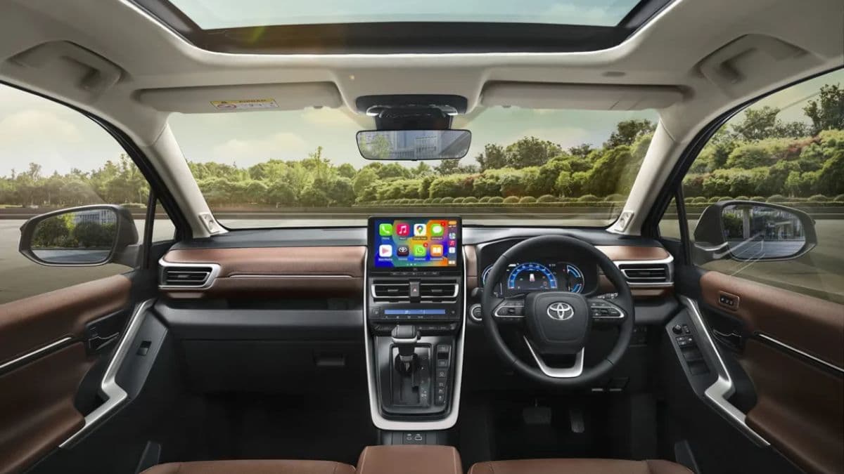 Toyota की इस बिग साइज SUV की बुकिंग बंद, सामने आई यह वजह