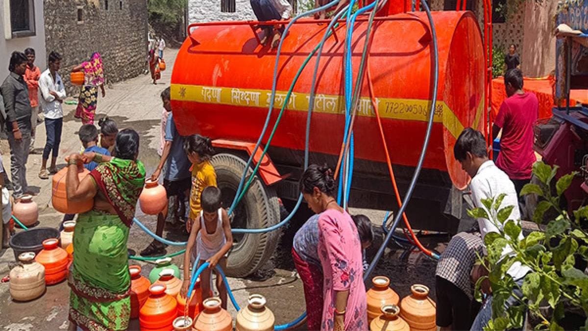 महाराष्ट्र के औरंगाबाद में बूंद-बूंद को तरसे लोग, लेकिन नेताओं के लिए शराब बड़ा मुद्दा