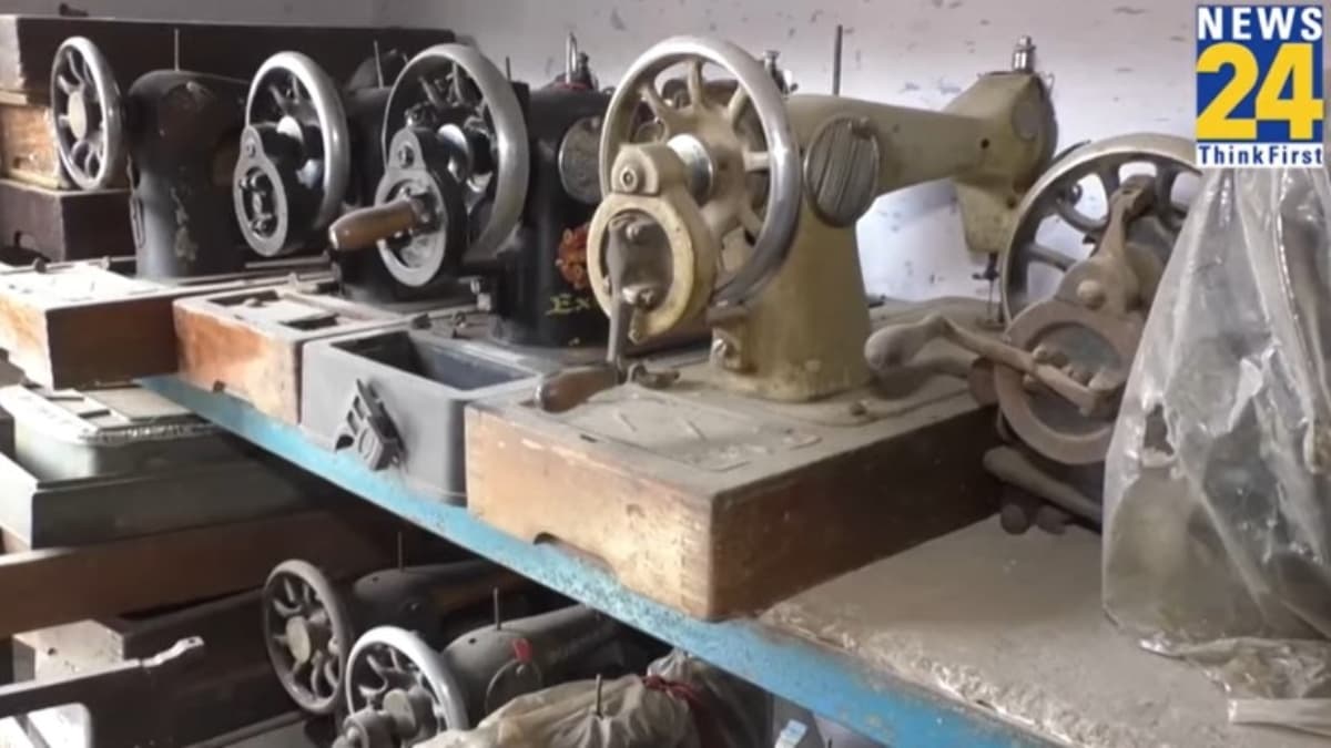 Agra में यहां मिलेंगी 150 साल पुरानी 70 दुर्लभ सिलाई मशीनें... पिता की विरासत को संभाल रहा बेटा