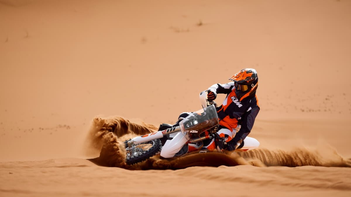 नई KTM 450 से उठा पर्दा, Royal Enfield की इस बाइक को देगी टक्कर, देखें तस्वीरें