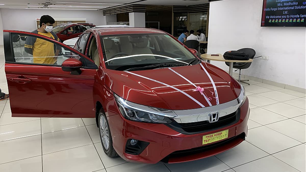 इन 10 सेडान कारों का देश हुआ दीवाना, बिक्री में अव्वल निकली Maruti की ये कार
