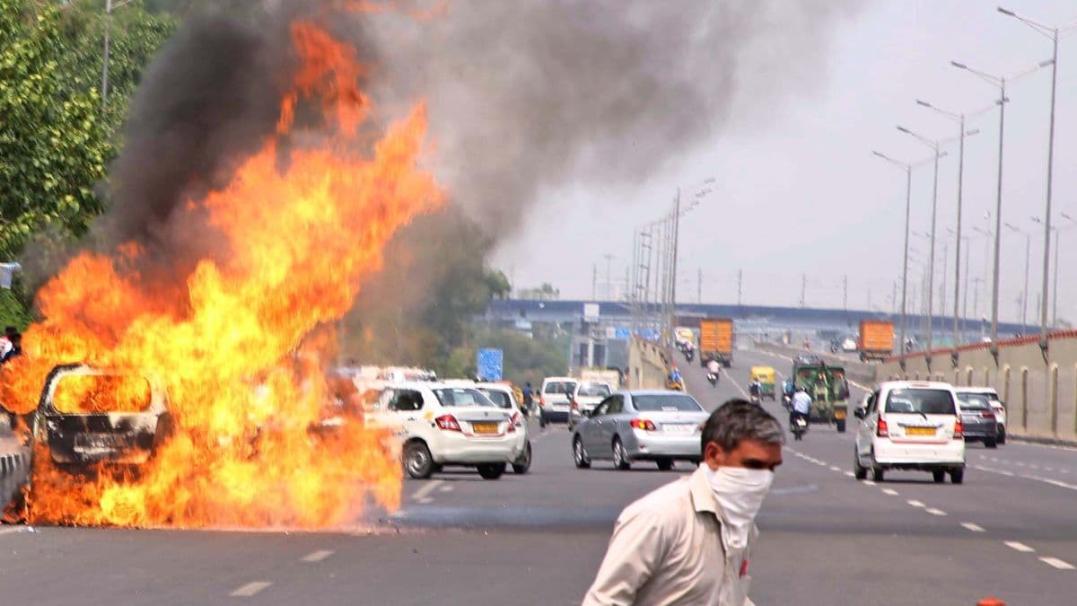 CNG Car न बन जाए आग का गोला, इन बातों का रखें ख्याल वरना पड़ेगा पछताना