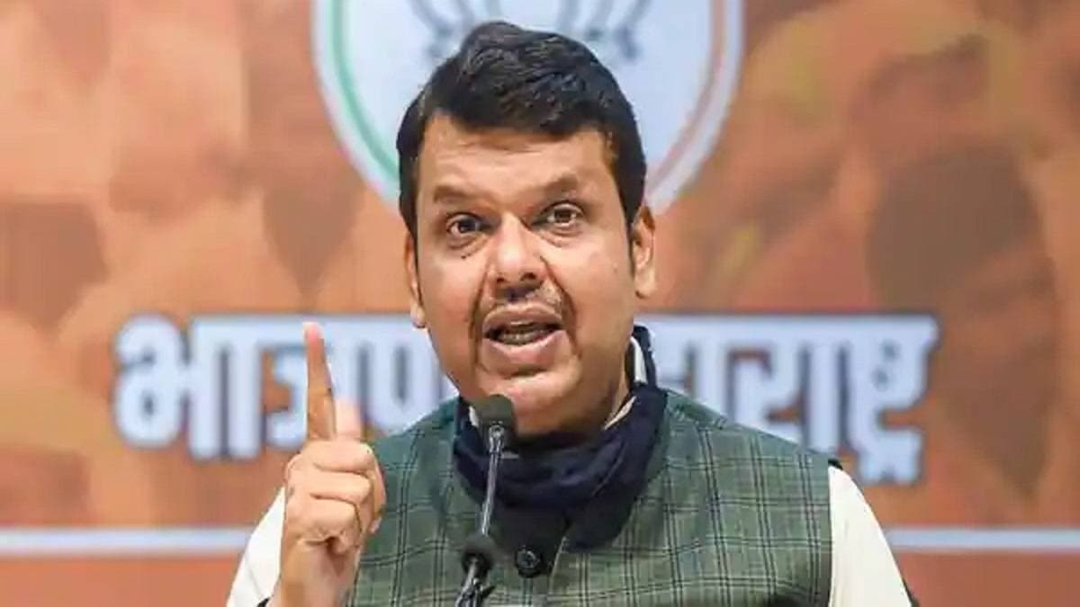 Devendra Fadnavis के इस्तीफे पर RSS का जवाब, कहा- चुनाव तक ना छोड़ें सरकार का साथ