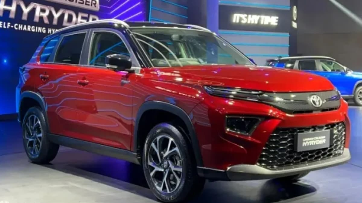Toyota से लेकर Skoda ने दिया सबसे बड़ा डिस्काउंट, 2.50 लाख रुपये की बचत का मौका
