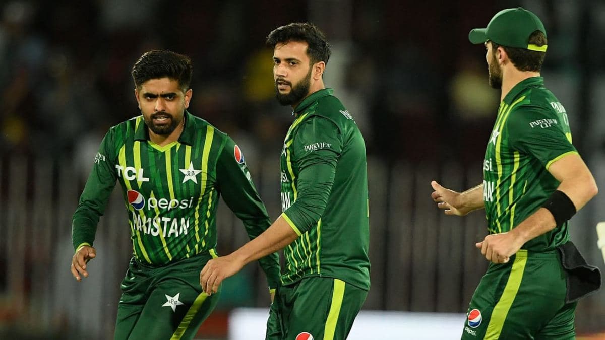 IND vs PAK: पाकिस्तान की टीम में धाकड़ खिलाड़ी की वापसी, कोच ने दिया बड़ा अपडेट