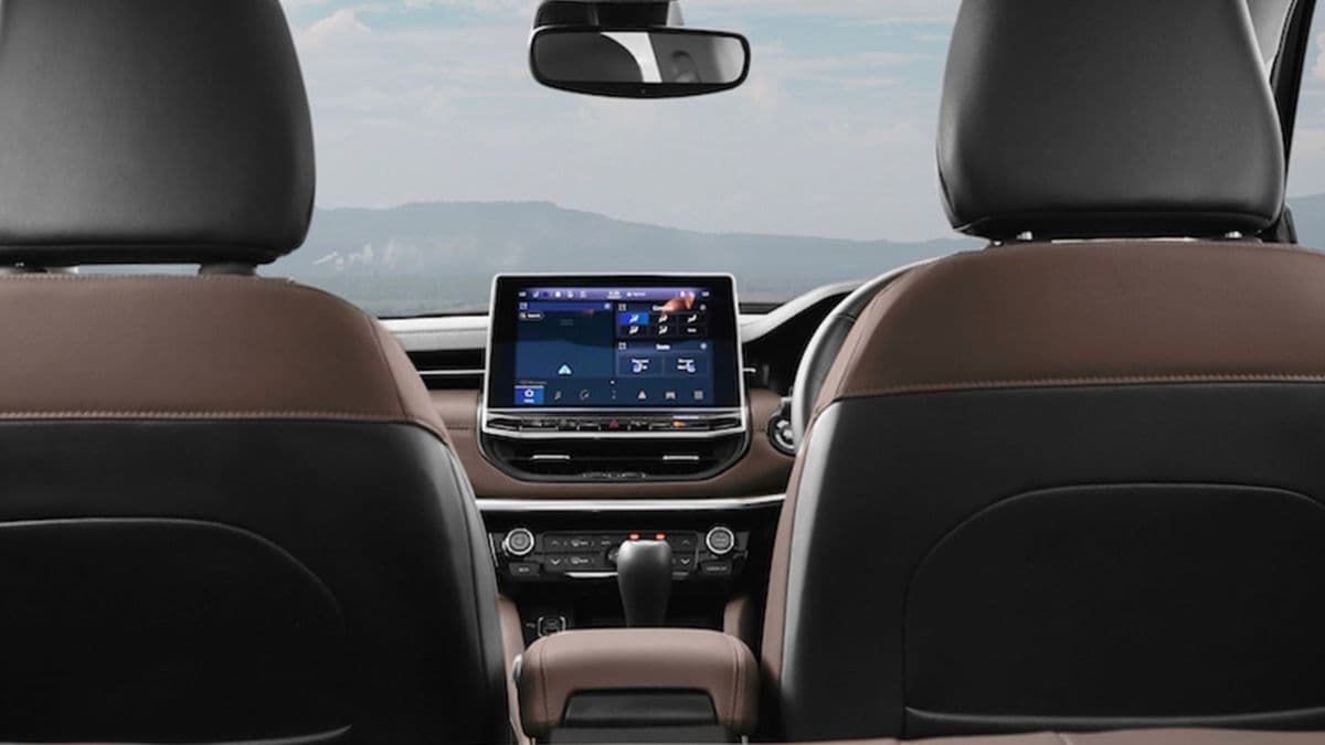 7 Seater Jeep, हाई पावर के लिए 4x4 पावरट्रेन और 10 इंच की टच स्क्रीन, जानें कीमत