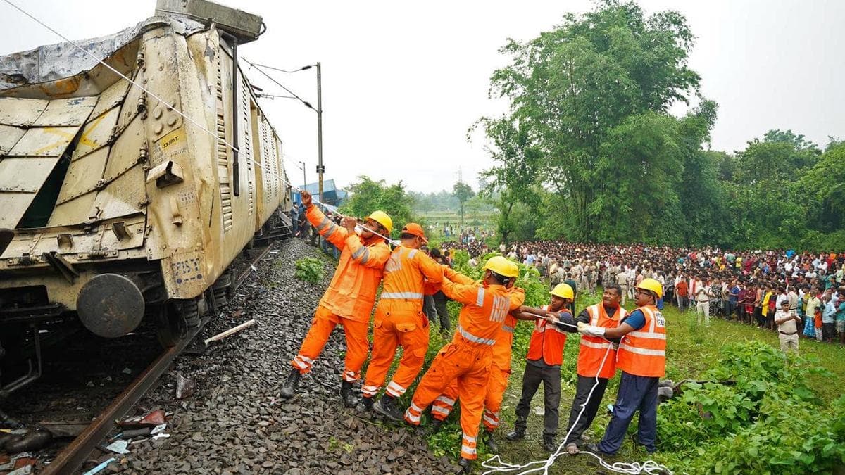'मैंने कोई शिकायत नहीं दी, कोरे कागज पर कराए साइन', कंचनजंगा रेल हादसे की महिला यात्री का दावा