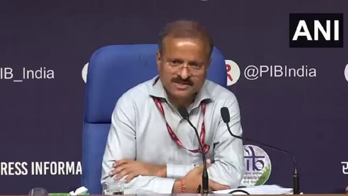 NEET 2024: IAS सुबोध कुमार कौन और विवाद से क्या कनेक्शन? जिस पर भड़के पैरेंट्स बोले- अनपढ़ है, पद से हटाओ