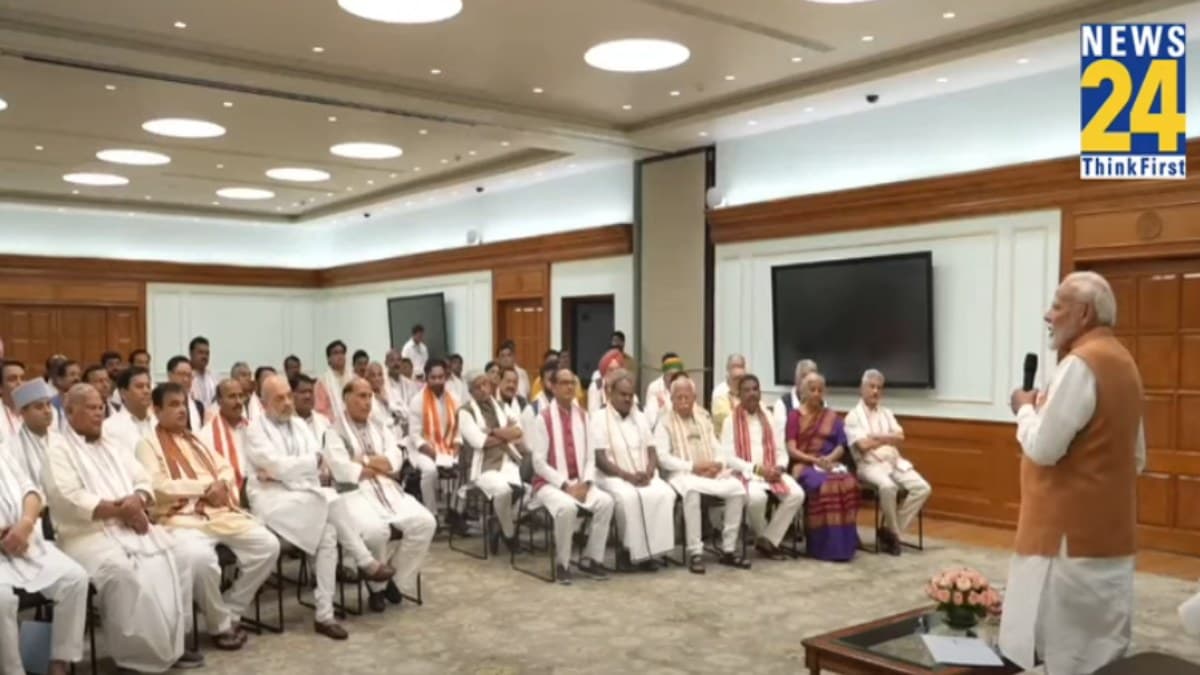PM Modi ने मीटिंग में सांसदों को क्या संदेश दिया? Mission 2047 पर नजर