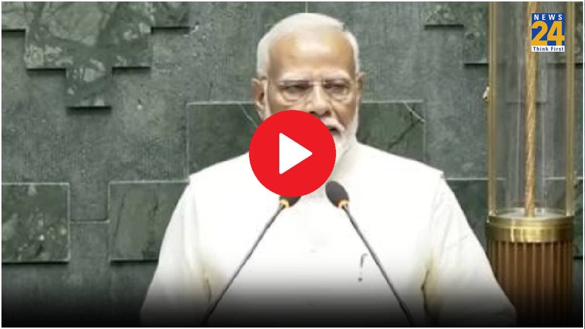 Video: पीएम मोदी ने शपथ लेने के बाद क्यों जोड़े राहुल-अखिलेश के आगे हाथ? इशारों-इशारों में...