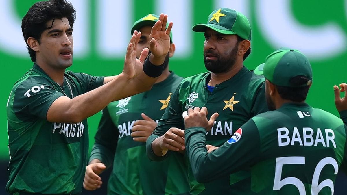IND vs PAK: '10 साल से क्रिकेट खेल रहे हैं, उन्हें नहीं सिखा सकता'...', इन 3 बल्लेबाजों पर फूटा पूर्व दिग्गज का गुस्सा