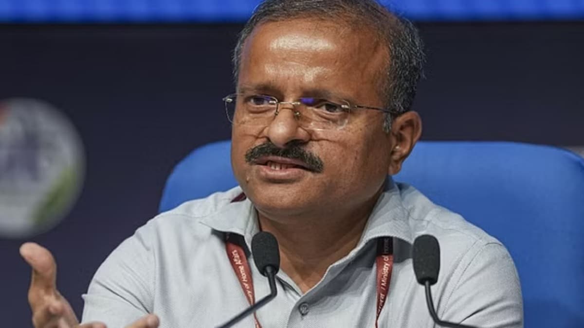 NEET पेपर लीक मामले में केंद्र का बड़ा एक्शन, NTA के DG को हटाया, पूर्व IAS को मिली जिम्मेदारी