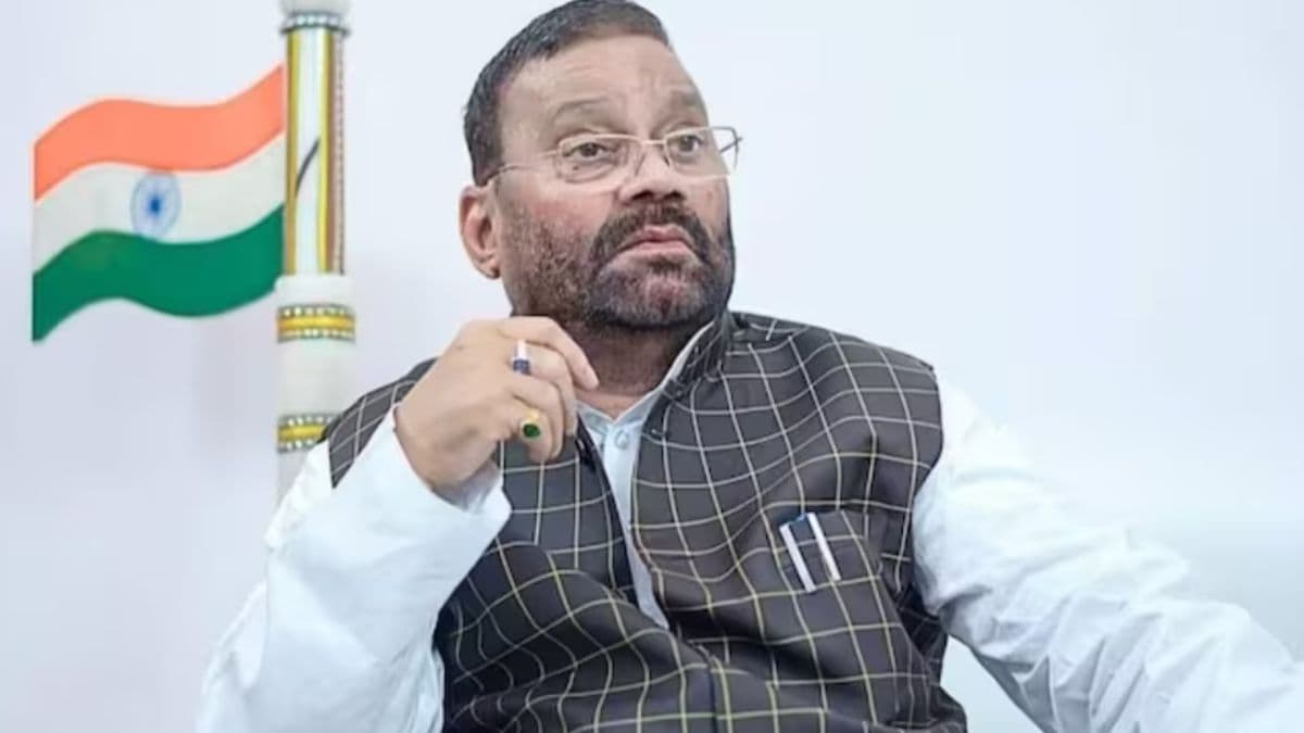 UP Lok Sabha Election Result : जितने किए विवाद, उतने भी नहीं मिले वोट! स्वामी प्रसाद मौर्य की हालत खराब