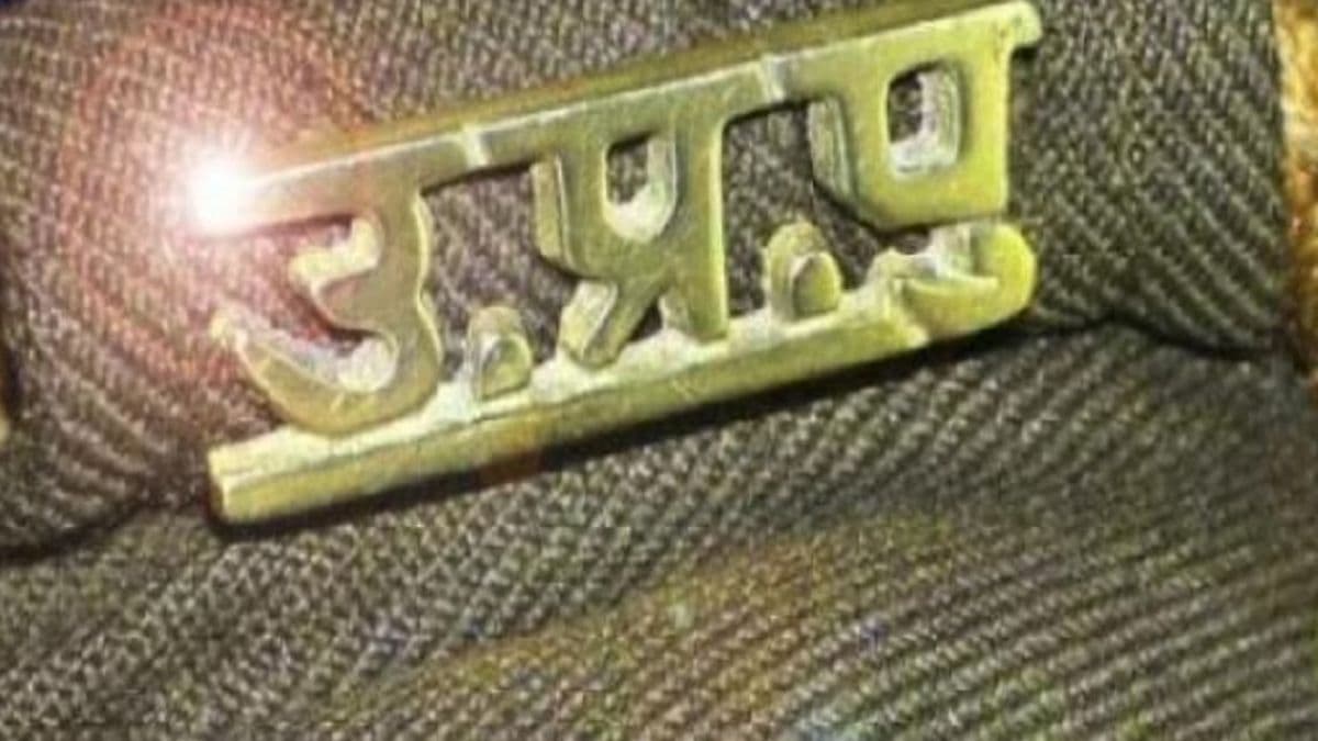 रंगरलियां मनाते पहले भी पकड़े जा चुके हैं UP के पुलिसवाले, तुरंत हुआ एक्शन