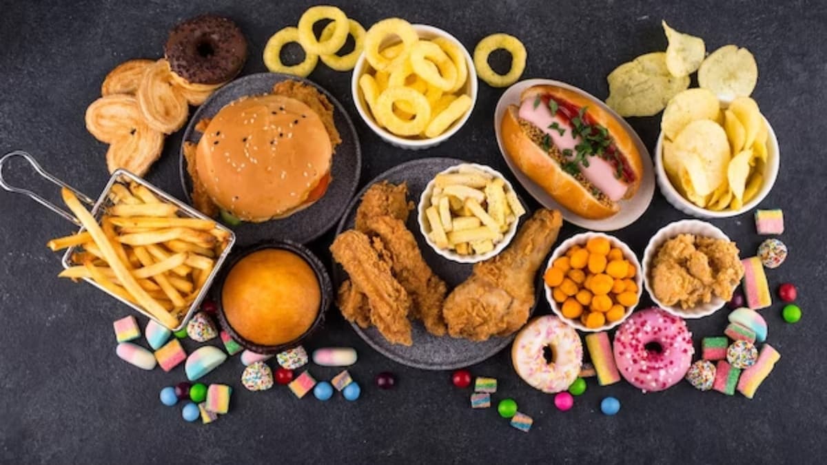 Pizza और Burger का स्वाद लेना पड़ सकता है भारी! दिमाग पर इस तरह से डालता है असर