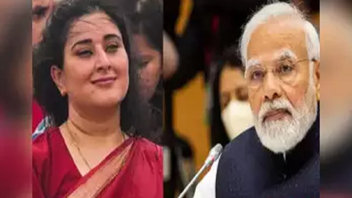 PM मोदी का Video वायरल, बांसुरी स्वराज का सिर थपथपाया