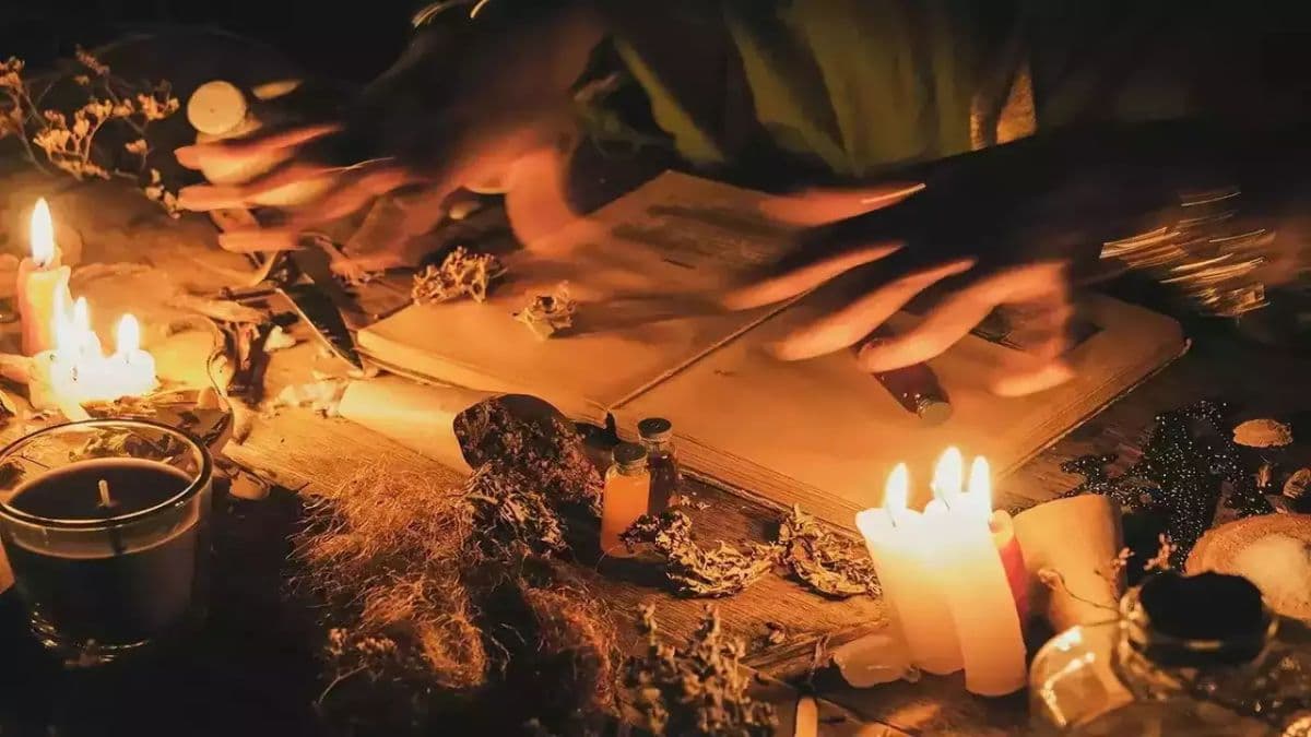 Astro Tips: भूत-प्रेत से बचने के लिए अपनाएं ये 5 उपाय, जानें क्या कहता है धार्मिक शास्त्र