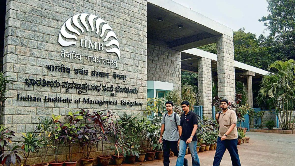 यूपी में मोदी की 'हार', IIM अपने स्टूडेंट को पढ़ाएगा चुनाव का पाठ