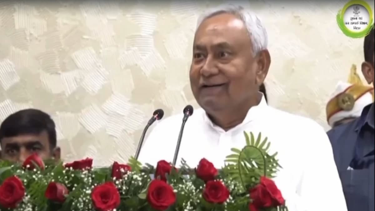 हाथ जोड़ता हूं, कहिए तो पैर पकड़ लूं...बिहार CM नीतीश कुमार ने किससे और क्यों कहा ऐसा?