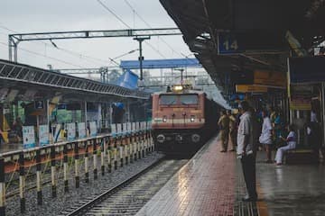 10 साल में कितनी नौकरियां? मनमोहन के मुकाबले मोदी ने दी ज्यादा जॉब्स! रेल मंत्री ने संसद को बताया सच