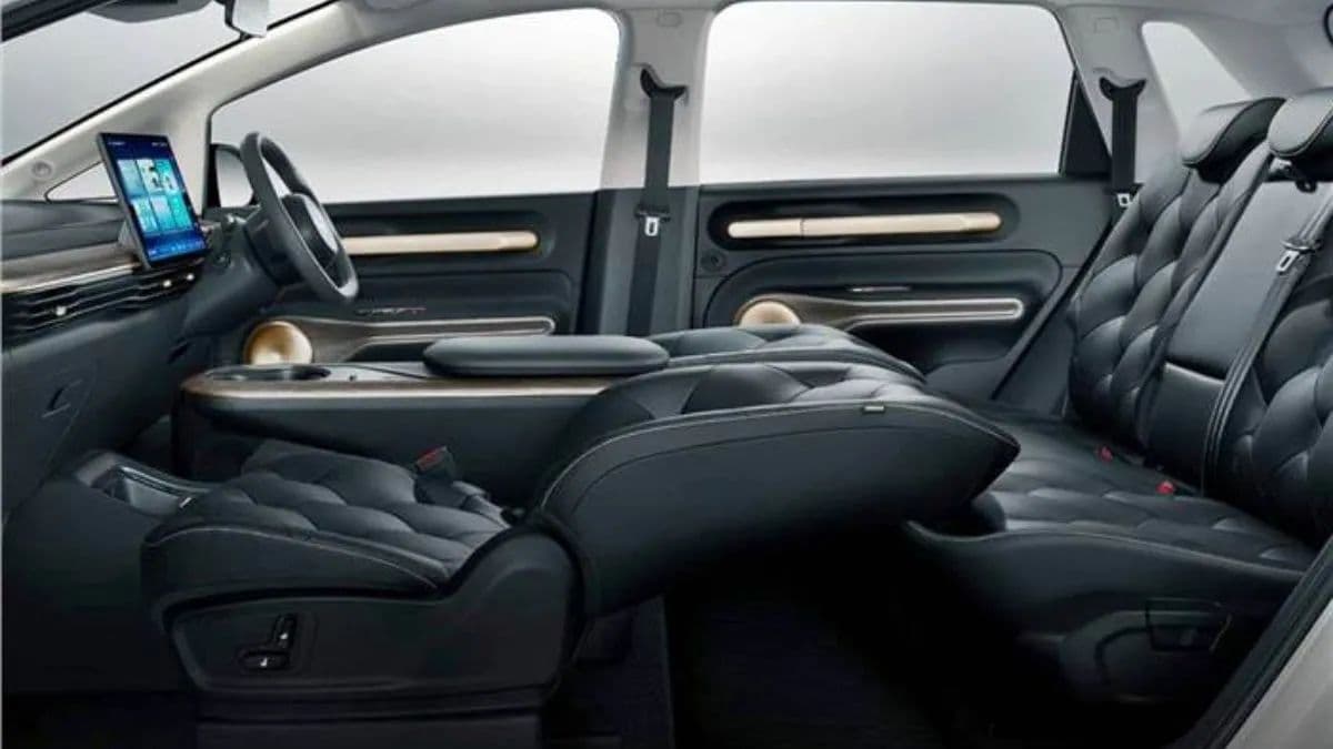 WOW Family Car...रियर सीट पर बेड जैसी फील तो बूट बनेगा बच्चों का प्लेग्राउंड
