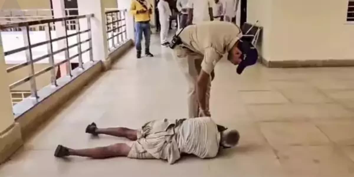आखिर क्यों कलेक्ट्रेट में लोटपोट होते पहुंचा ये शख्स, Watch Video